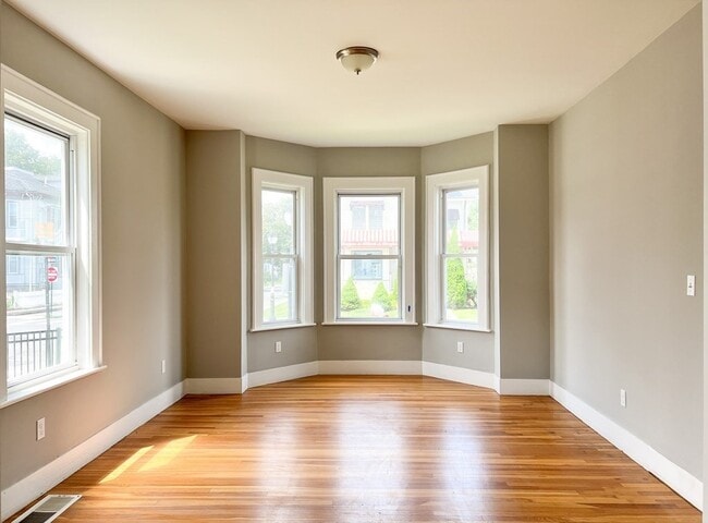 Photo - 642 Moody St