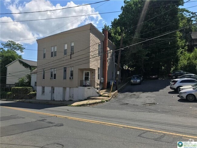 Building Photo - 809 Wyandotte St Rental