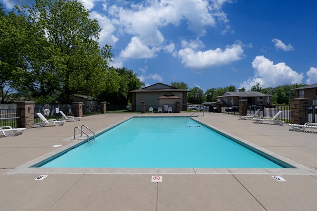 English Village II - Pool