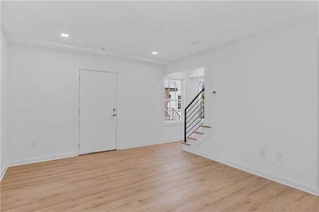 Photo - 237 Howard St NE Unit 5