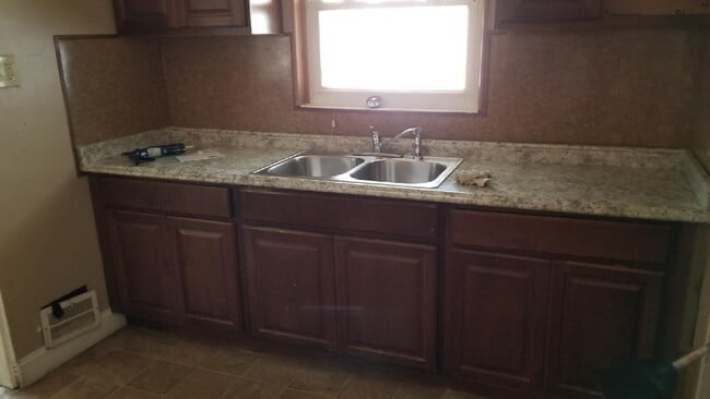 Photo - 18612 Blackmoor St