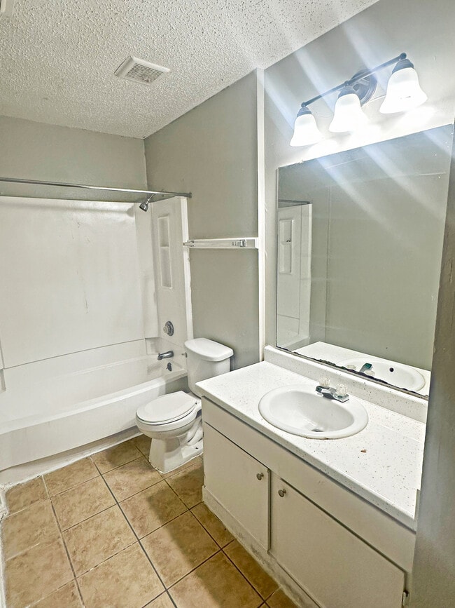 Photo - 7508 Oak Chase