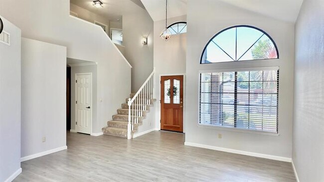 Photo - 102 Davis Ct