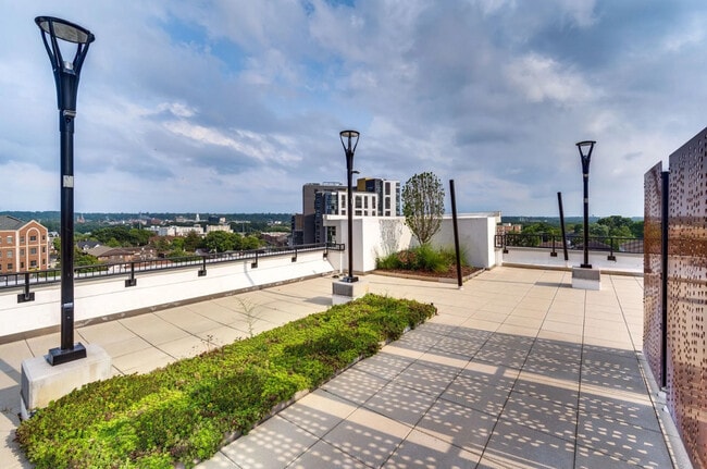 Photo - Muinzer - Close to Campus