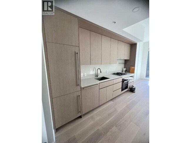 5212 Cambie St. Unit 1xx