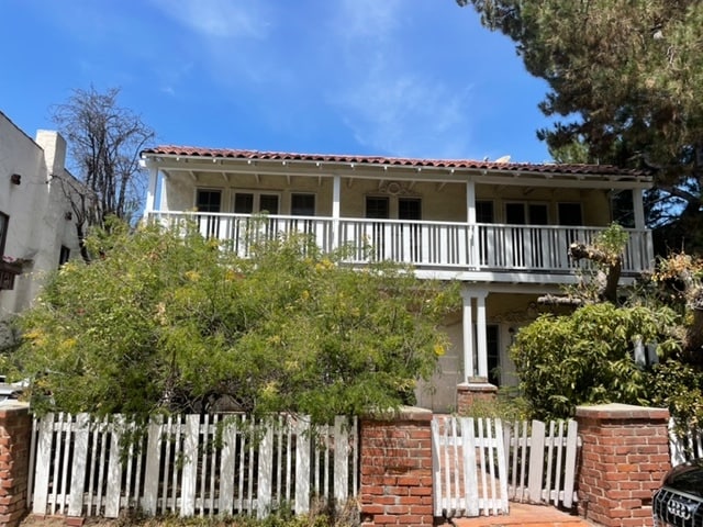 Building Photo - 2461 Cheremoya Ave Unit B