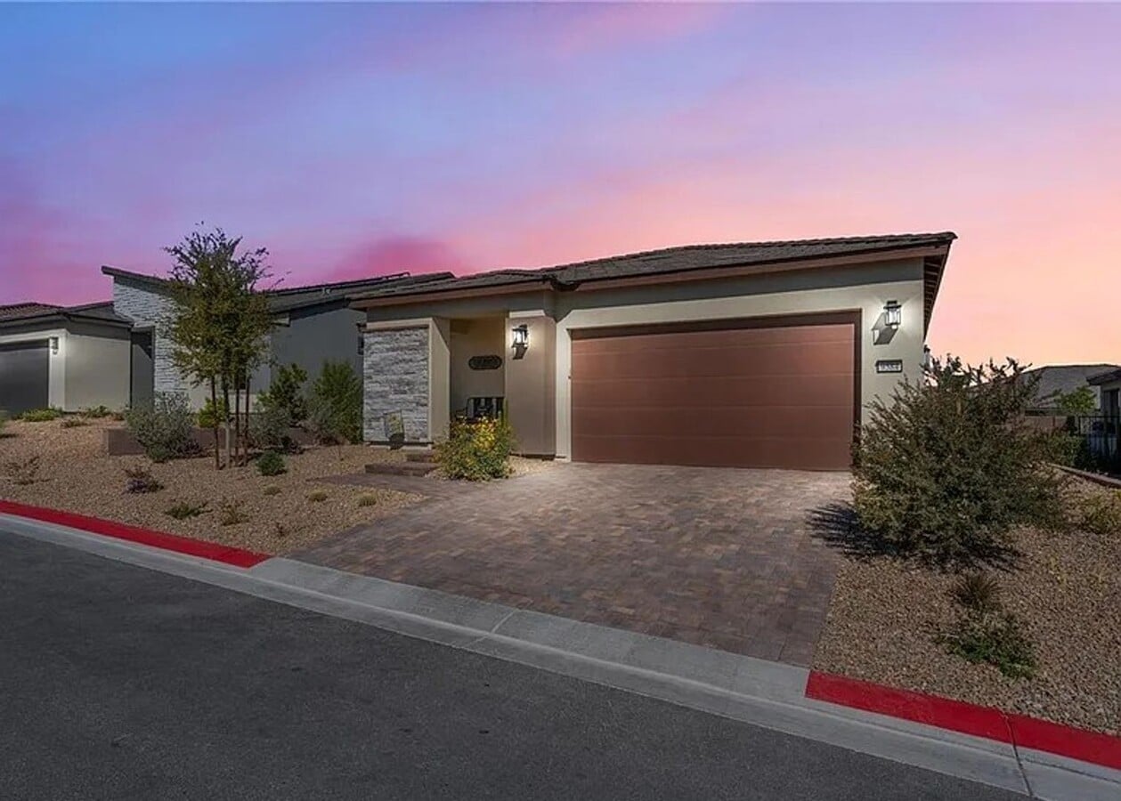 Stunning 3-year-old single-story in the guard-gated 55+ Sunstone community! - Stunning 3-year-old single-story in the guard-gated 55+ Sunstone community!