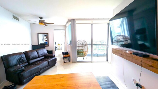 Photo - 92 SW 3rd St Condominio Unidad 3706