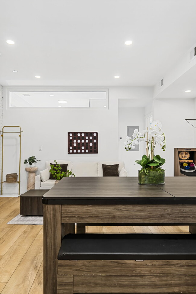 Photo - 1566 Beacon St