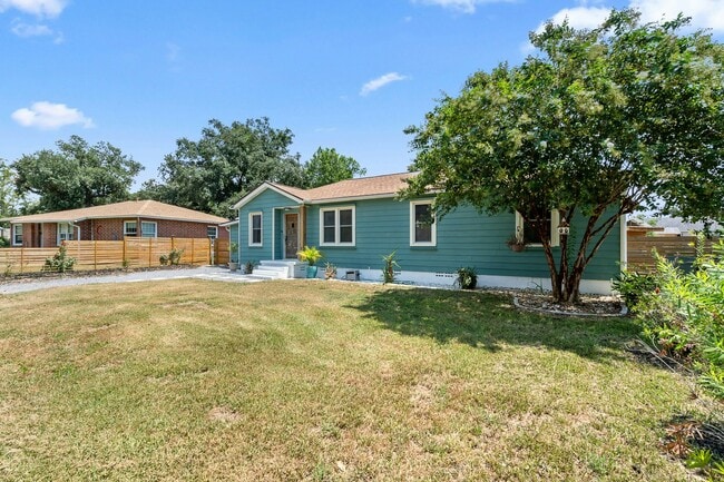 Photo - 212 SE Kalash Rd