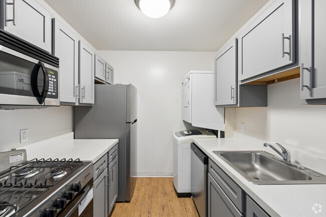 1BR, 1BA - 750SF - Kitchen - Kingsrow Apartment Homes