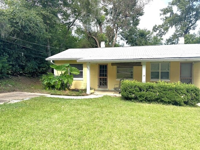 Building Photo - 1411 McCauley Rd Rental