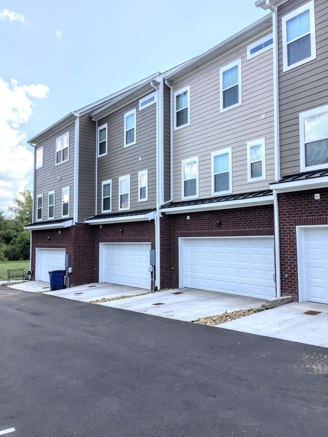 8100 Lenox Creekside Dr