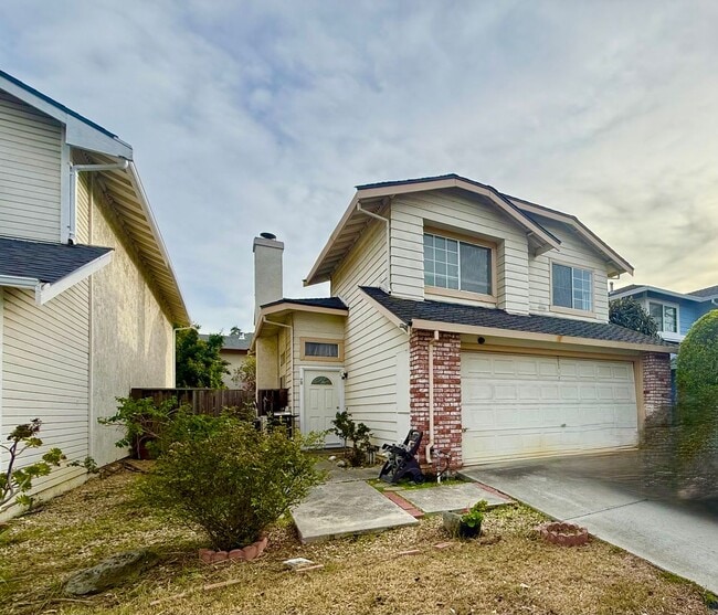 Photo - Beautiful Home With Large Yard & 2 Car Garage