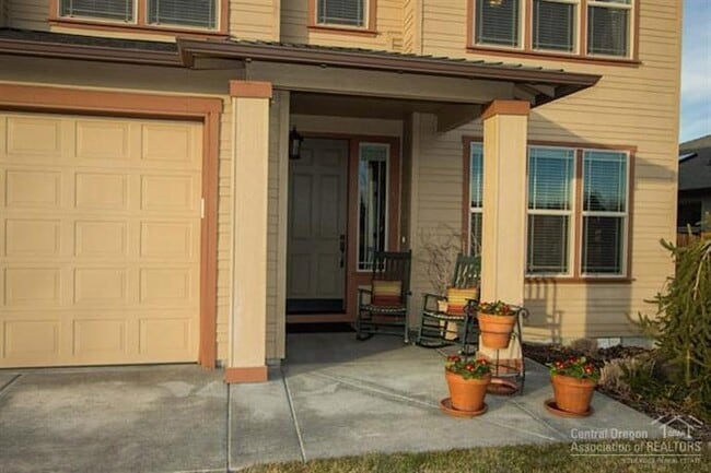 Photo - NE House Pet Friendly, 4 Bdrm, 2.5 Bath, Bonus Room, Office, Gas Heat/fireplace, A/C