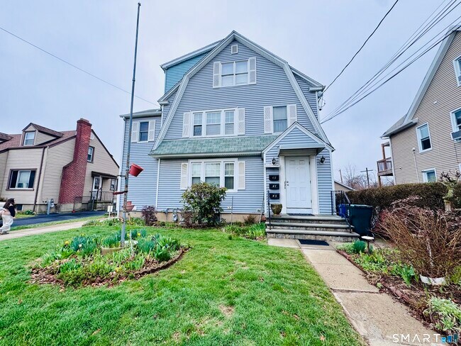 Building Photo - 47 Clover St