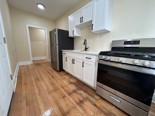 Building Photo - 4115 W School St Unit #3S