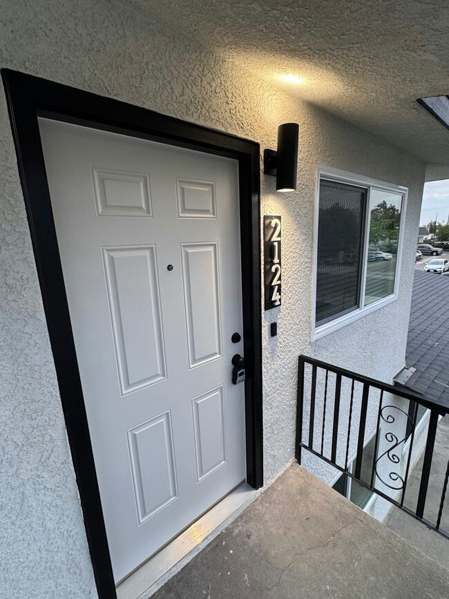 Building Photo - 2118 N Glenn Ave Unit 2124 N. Glenn Ave