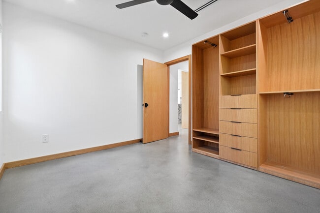 Photo - 6004 Lindley Ave Unit 6002