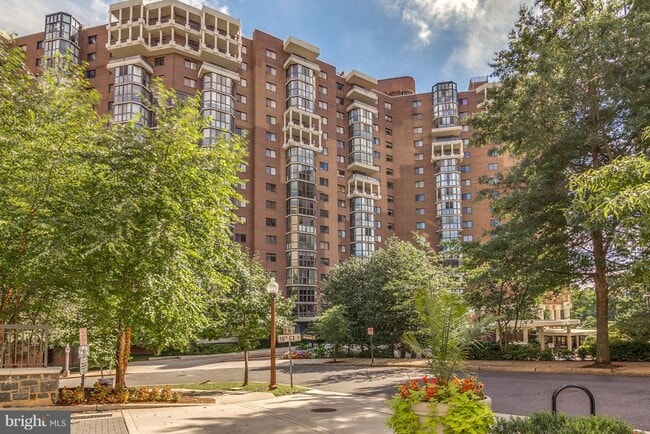 Building Photo - 1600 N Oak St Unit 1231 Rental