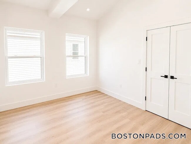 Photo - 275 Shrewsbury St Unit 3