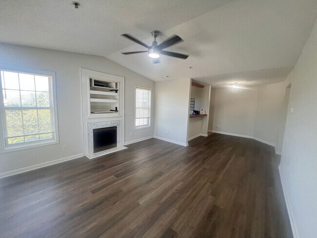 Photo - RENT SPECIAL! Freshly Painted! New Luxury ...