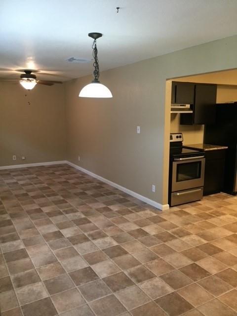 Photo - 305 Carnation St