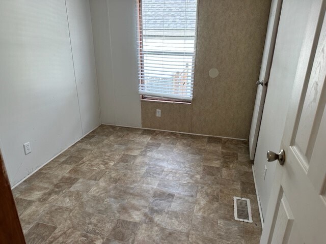 Photo - 16915 Balmoral St