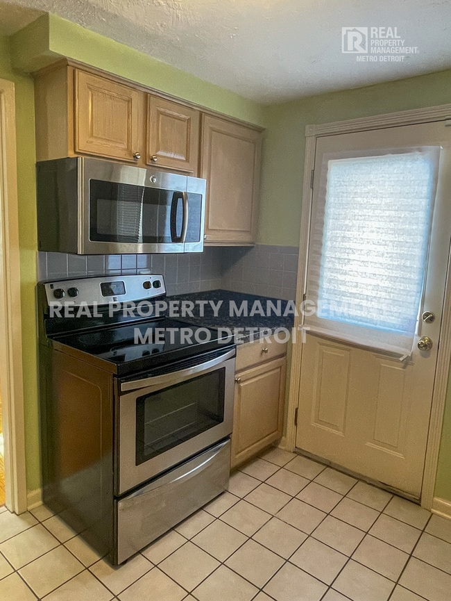 Photo - 655 N Eton St