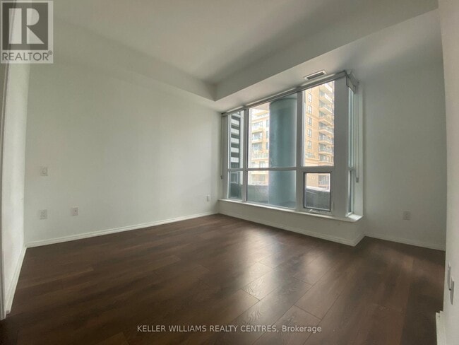 45 Charles St E Unit 307