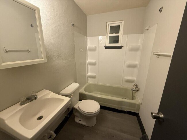 Photo - 212 Davis St