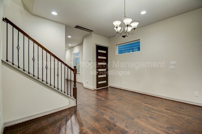 Photo - 5941 Kansas St
