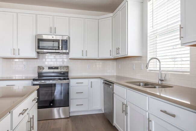 2526 N 3670 W