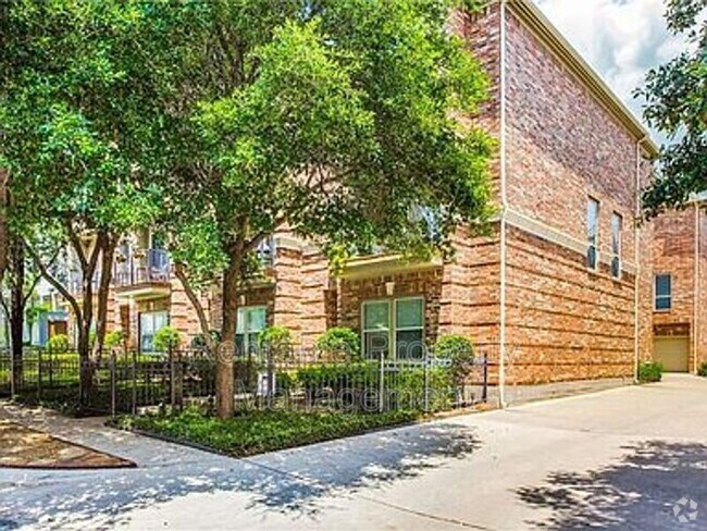 Building Photo - 3610 Gillespie St Unit Apt 8