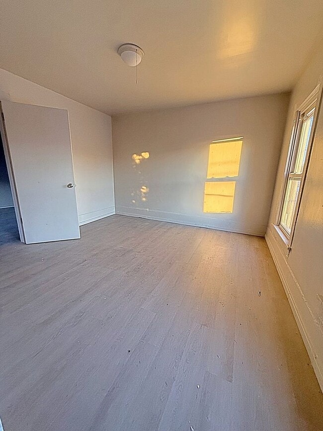 Building Photo - 638 Carbon St Unit #2