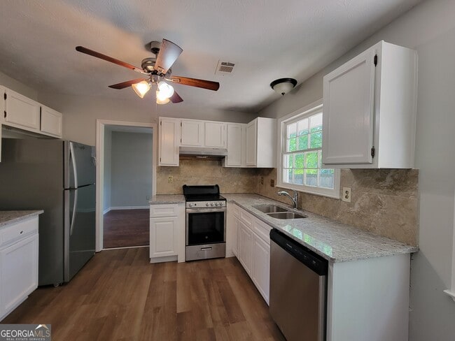 Photo - 679 Wellington Way