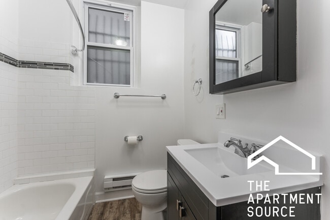 Photo - 3345 N Marshfield Ave Unit 108