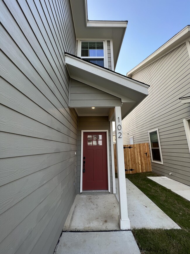 Photo - 102 Bent St