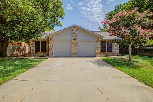 Building Photo - 306 Corral Ln Rental