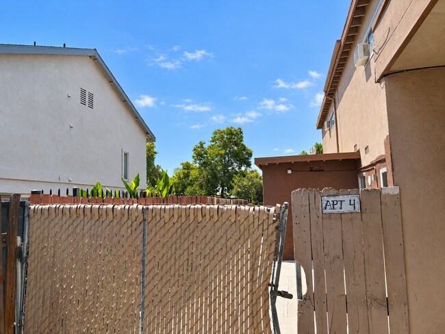 1129 E La Deney Ct Unidad 4