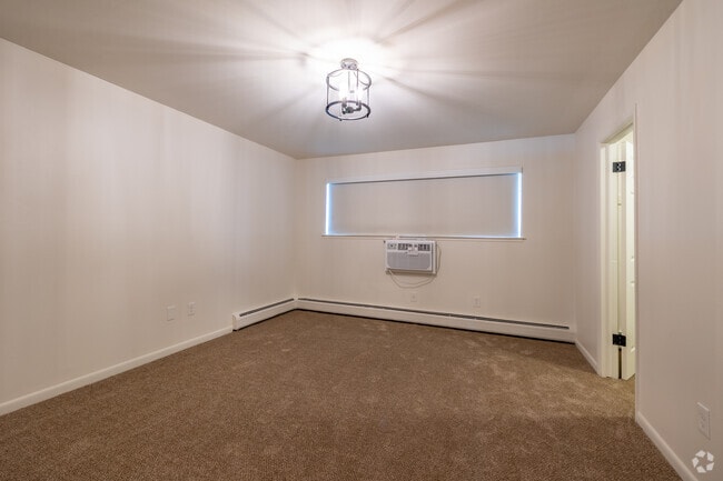 1BR, 1BA - 800SF - Bedroom