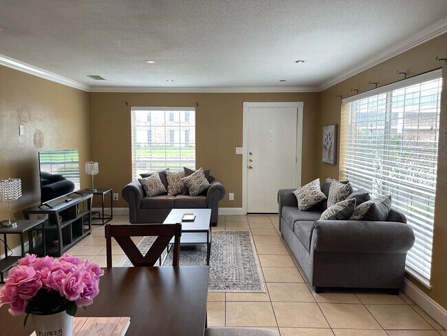 Photo - 2201 Fountain View Dr Unit 3