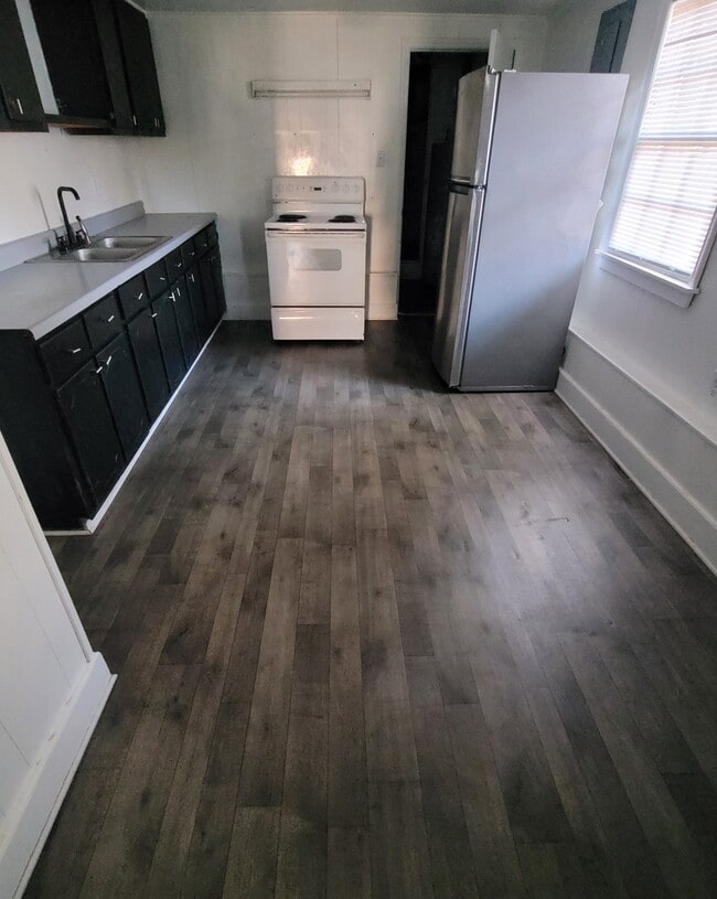 Building Photo - 650 Laurel St Unit 650 Rental