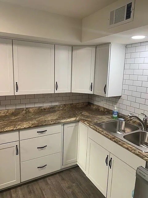 Kitchen - 522 Lindenwood Ave