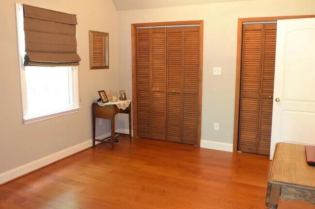 Photo - 402 Mt Airy Rd