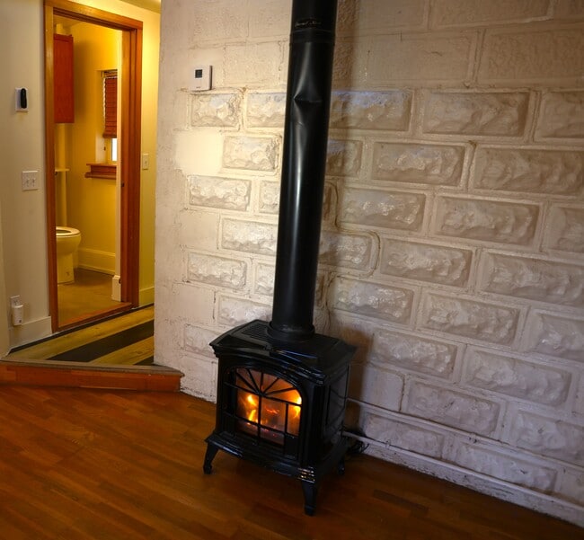 Building Photo - 1833 NE 52nd Ave Unit 8