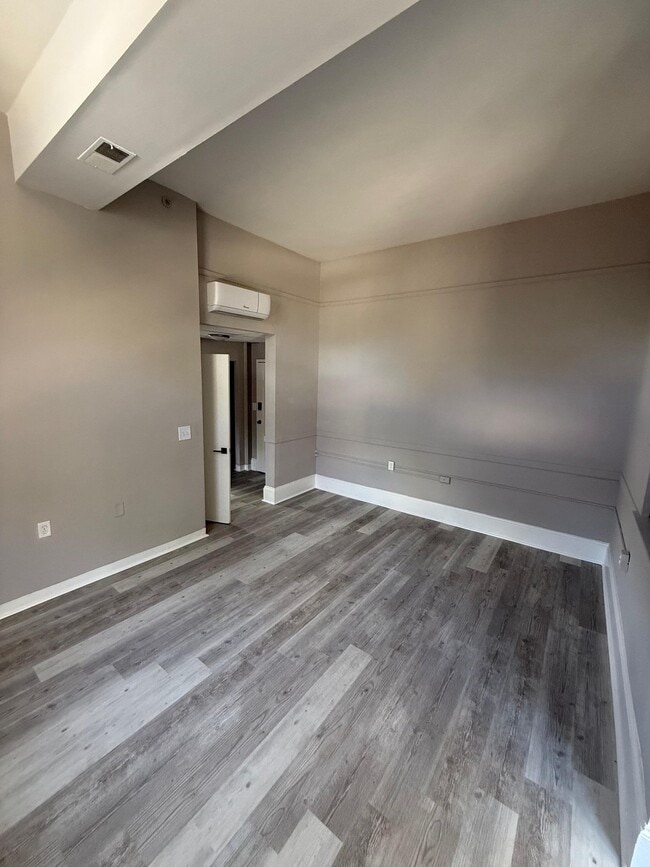 Photo - 18 W 27th St