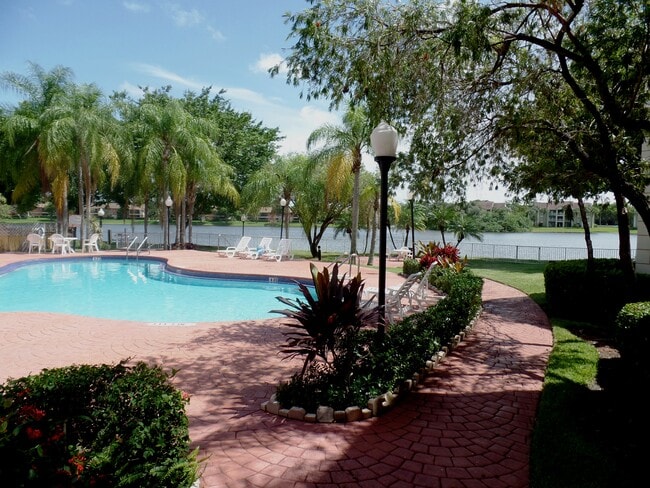 Photo - 2820 N Oakland Forest Dr Condo Unit 208