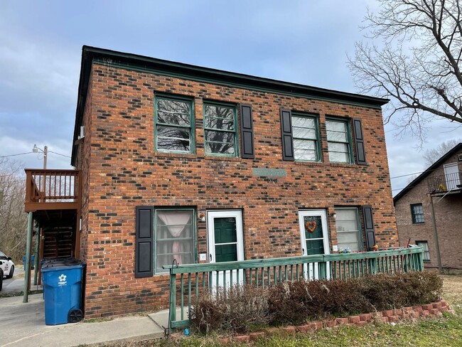Building Photo - 1360 Unit 436 W. MAIN ST APT #21