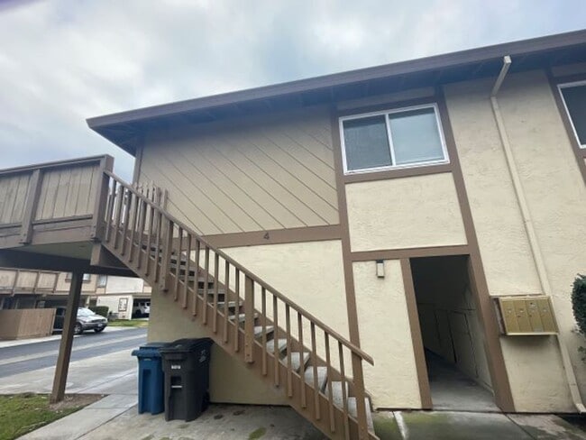 Building Photo - Completely remodeled condo in Union City has all the bells & whistles.